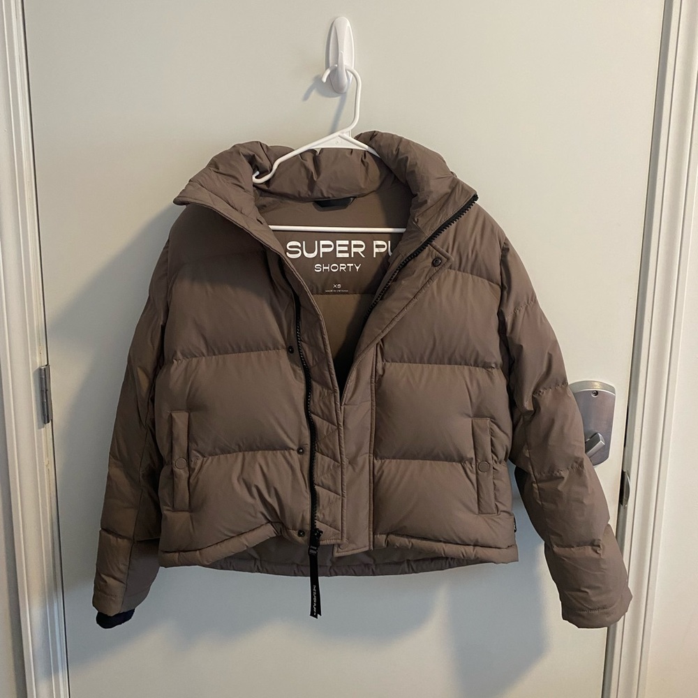 Aritzia Super Puff Shorty